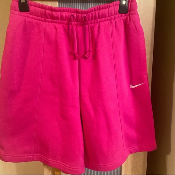 Nike Pants - ✨NWT Nike high rise loose fit shorts in pink
